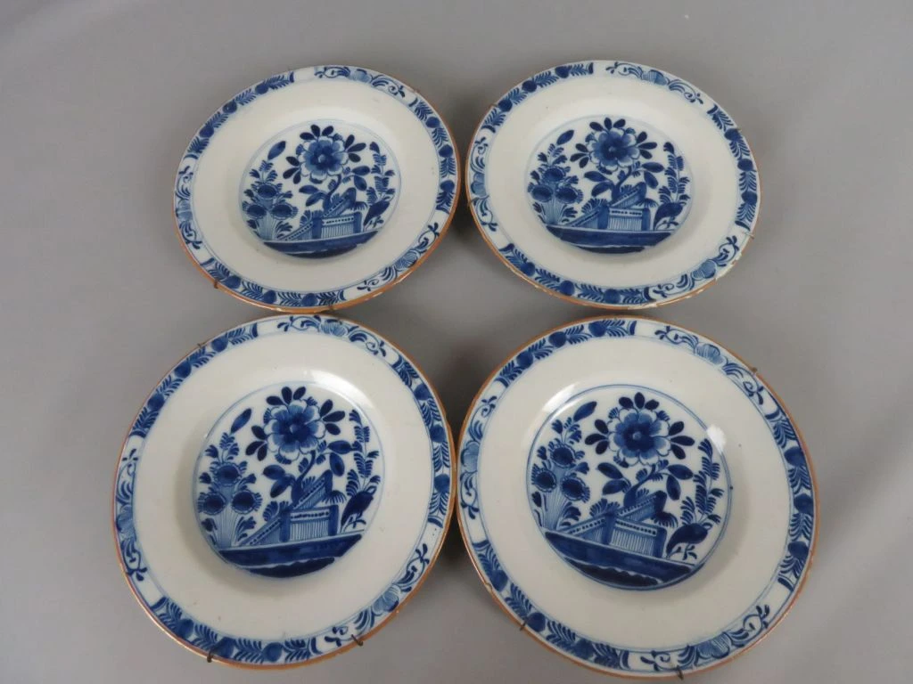 Set van 4 decoratieve wandborden met blauw bloemmotief
