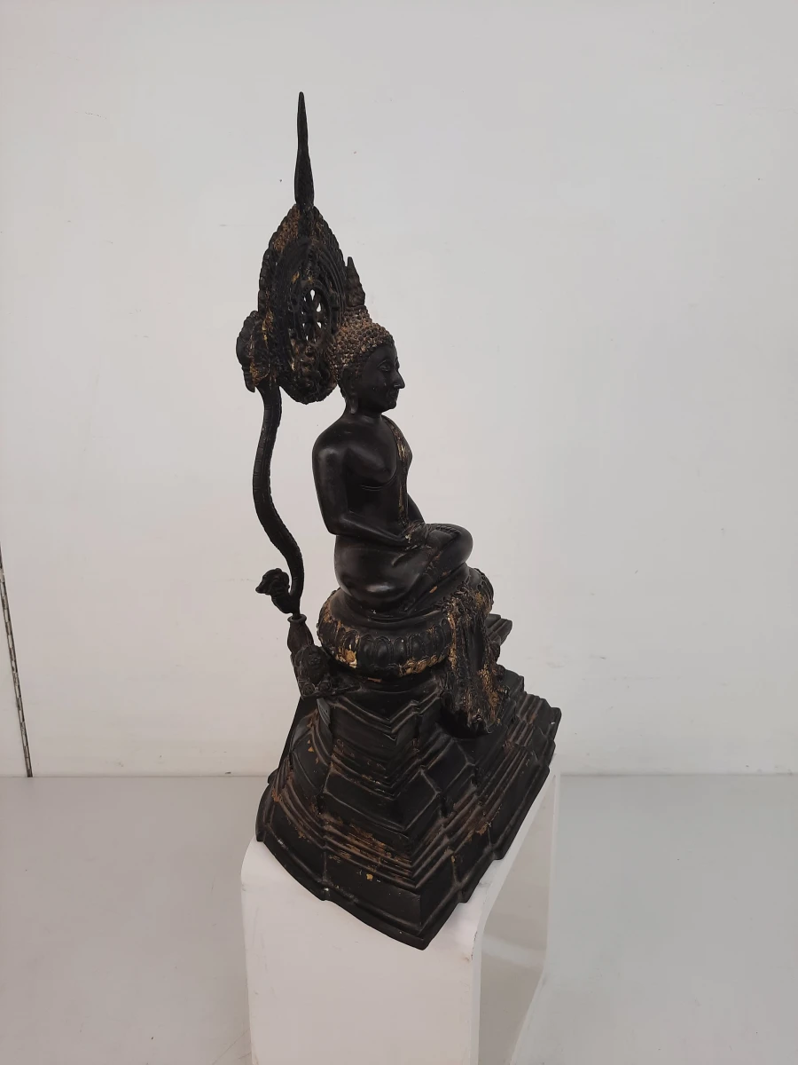 Thais bronskleurig / gegoten beeld van Phra Buddha Chinnarat (Zegevierende Boeddha)