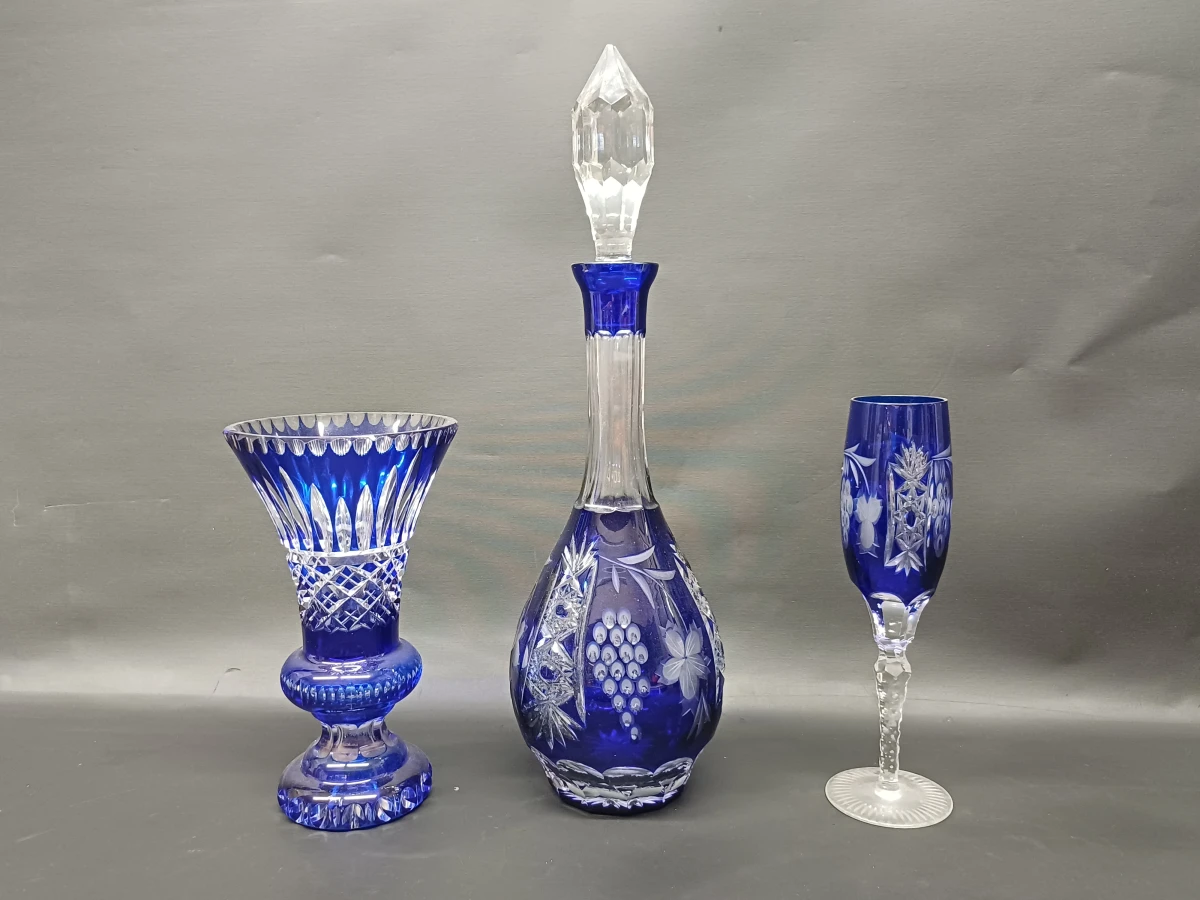 Set kobalt blauwe kristal glazen