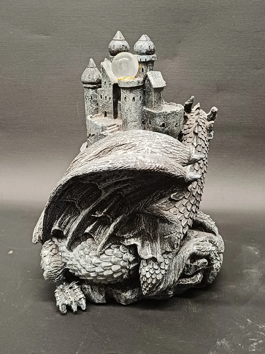 Fantasy draak met kasteel