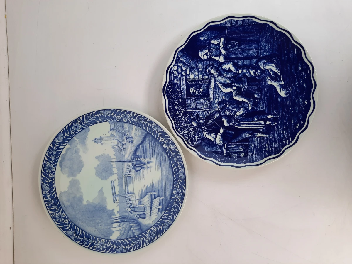 Kavel van 2 Vintage Delfts Blauwe Wandborden – Boch Frères La Louvière