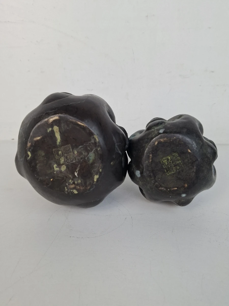 🗿 Unieke Set van 2 Vintage Chinese Bronzen Boeddha-hoofden – Groot & Klein – 4 Emoties – Gemarkeerd 🗿