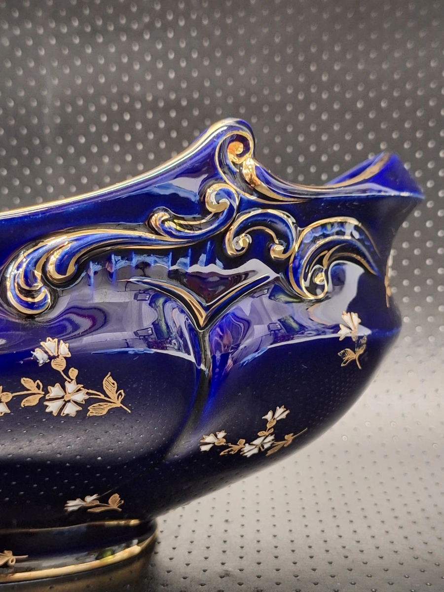 Franse Art Nouveau majolica jardinière - fruitschaal - Kobaltblauw met vergulde florale decoratie