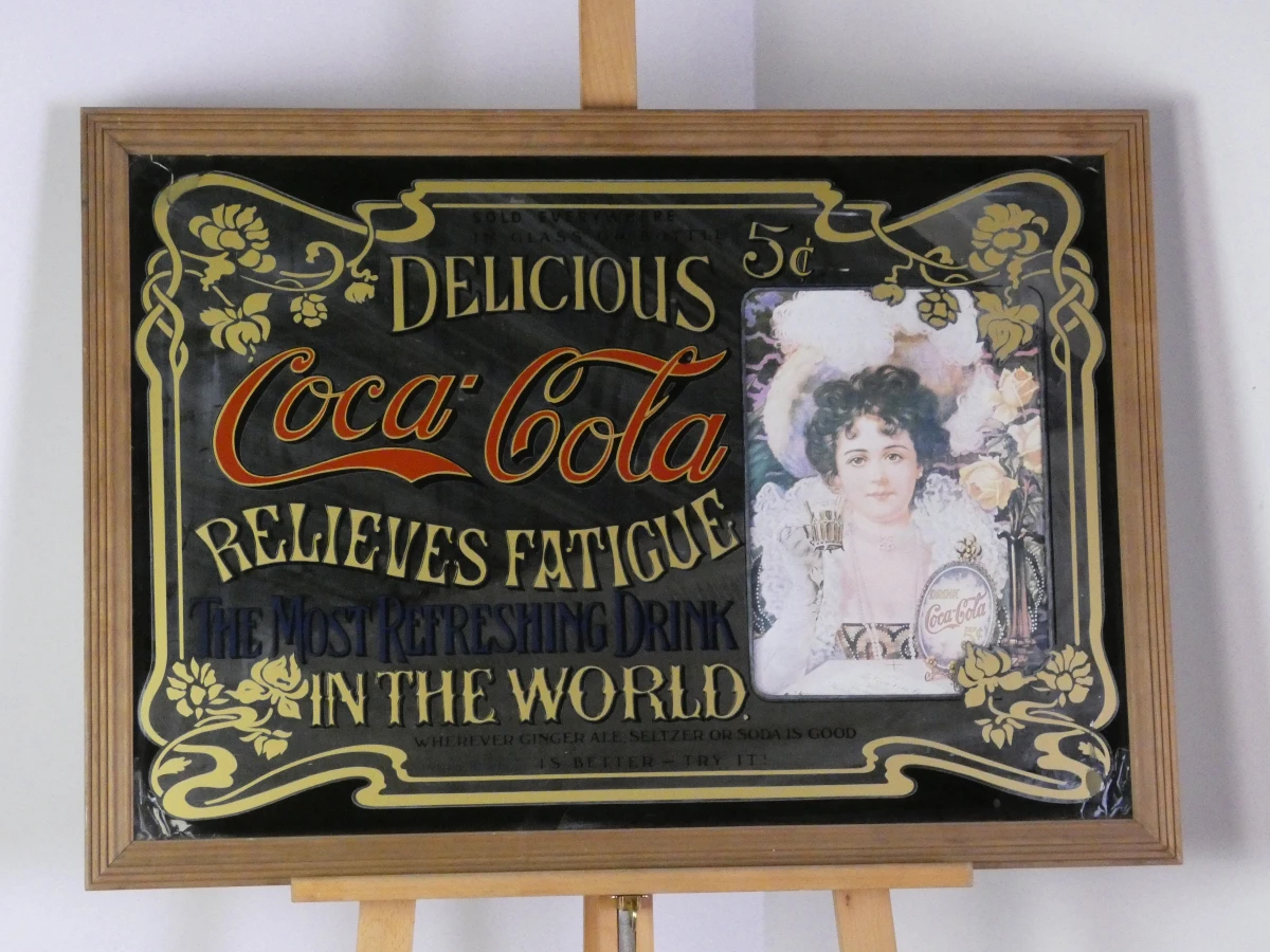 Decoratieve Coca-Cola reclamespiegel met houten lijst