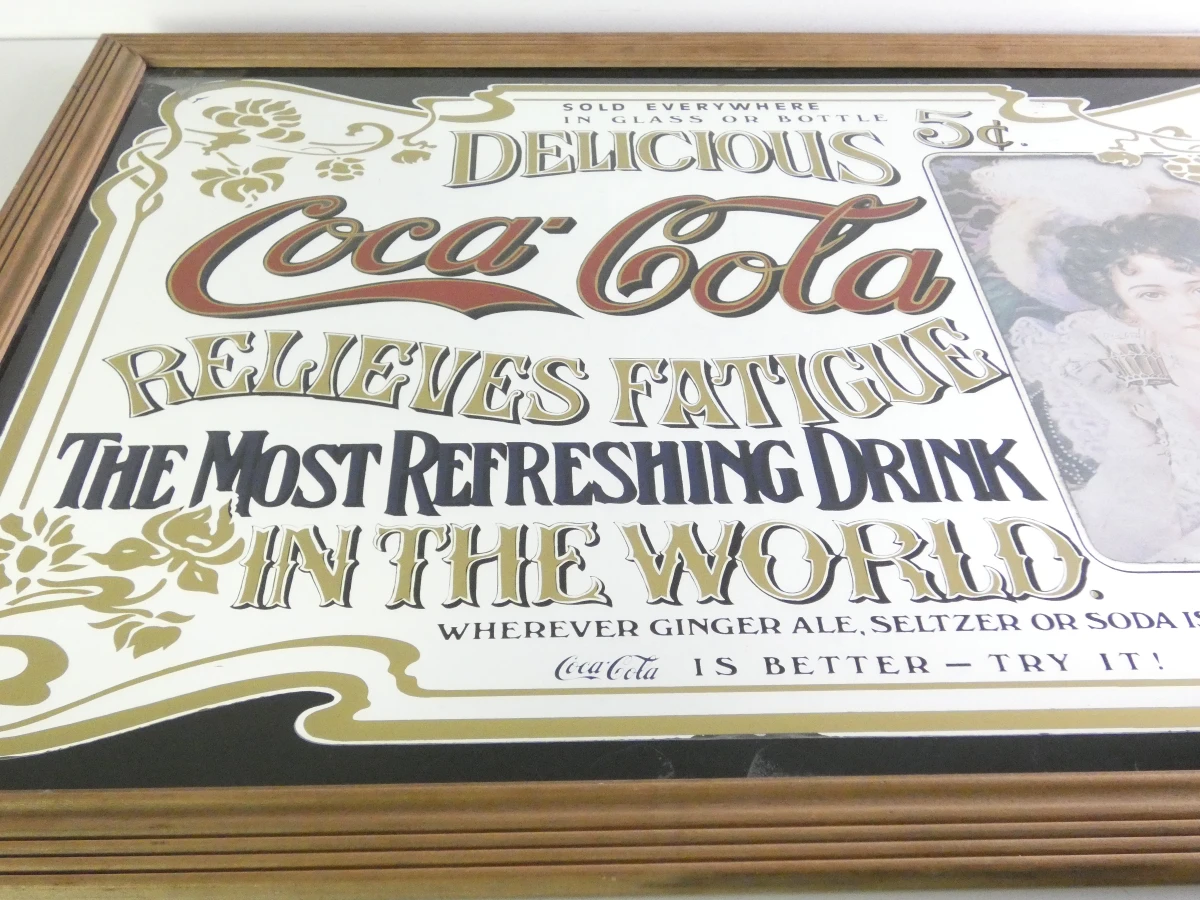 Decoratieve Coca-Cola reclamespiegel met houten lijst