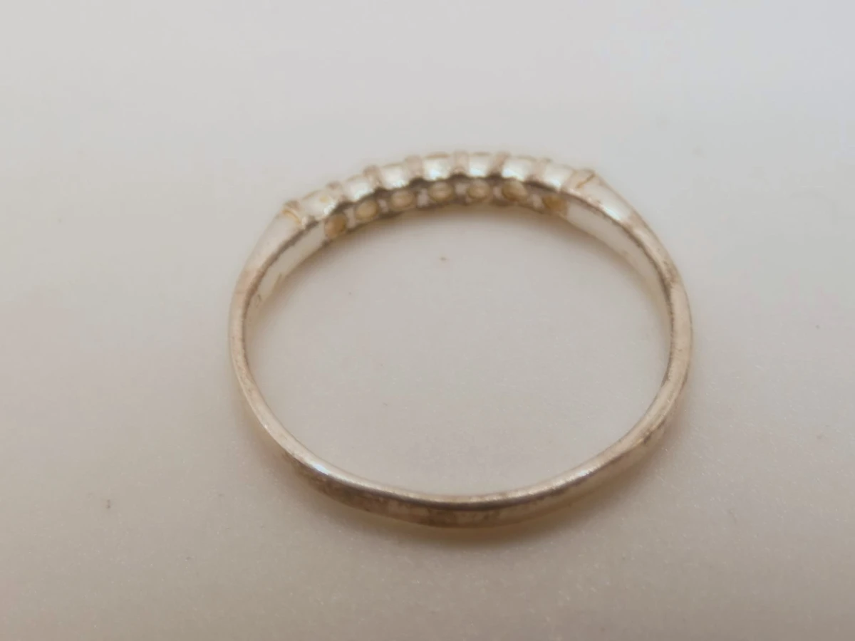 Zilveren ring met rij zirkonia's maat 52