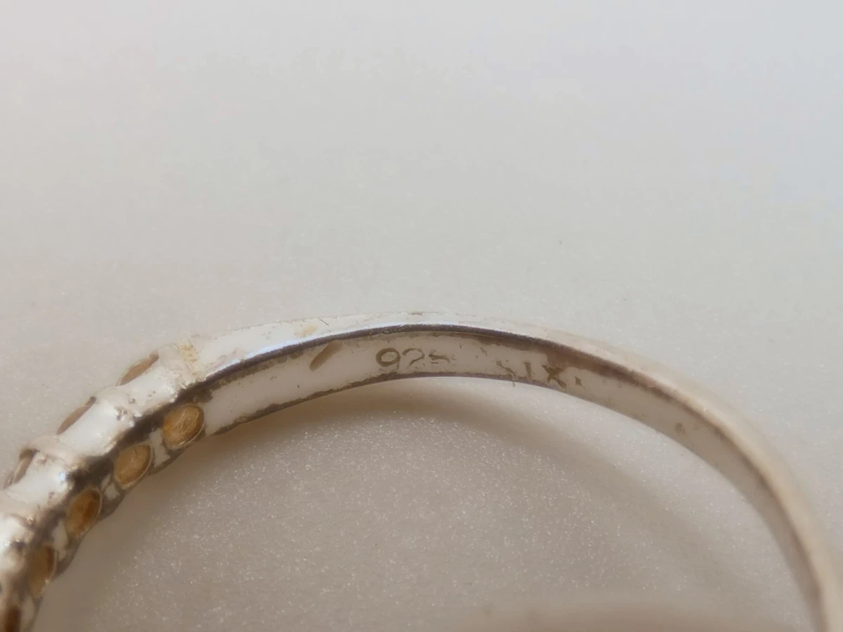 Zilveren ring met rij zirkonia's maat 52