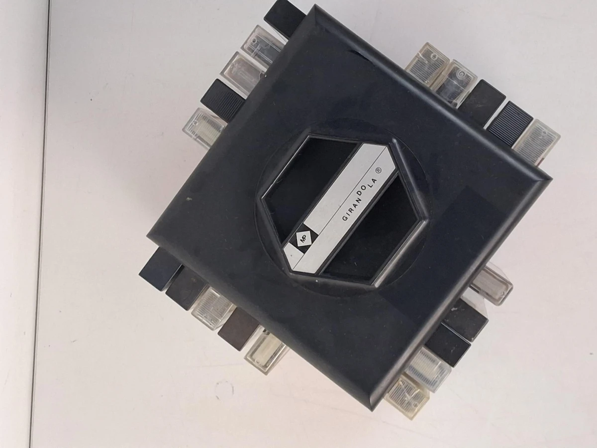Cassettecarousel gevuld met muziekcassettes