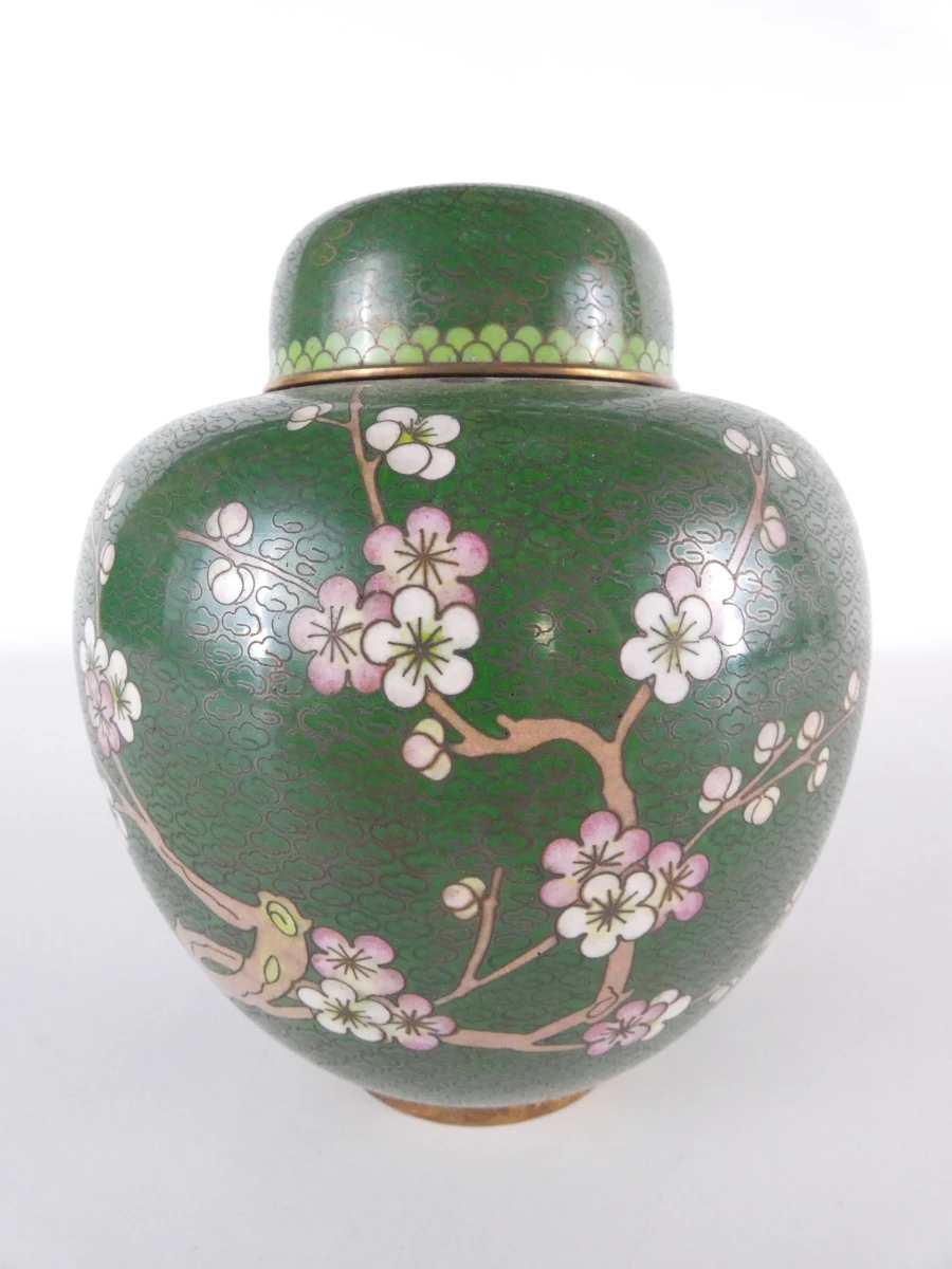 Groene cloisonné dekselpot met bloem- en vogelmotief