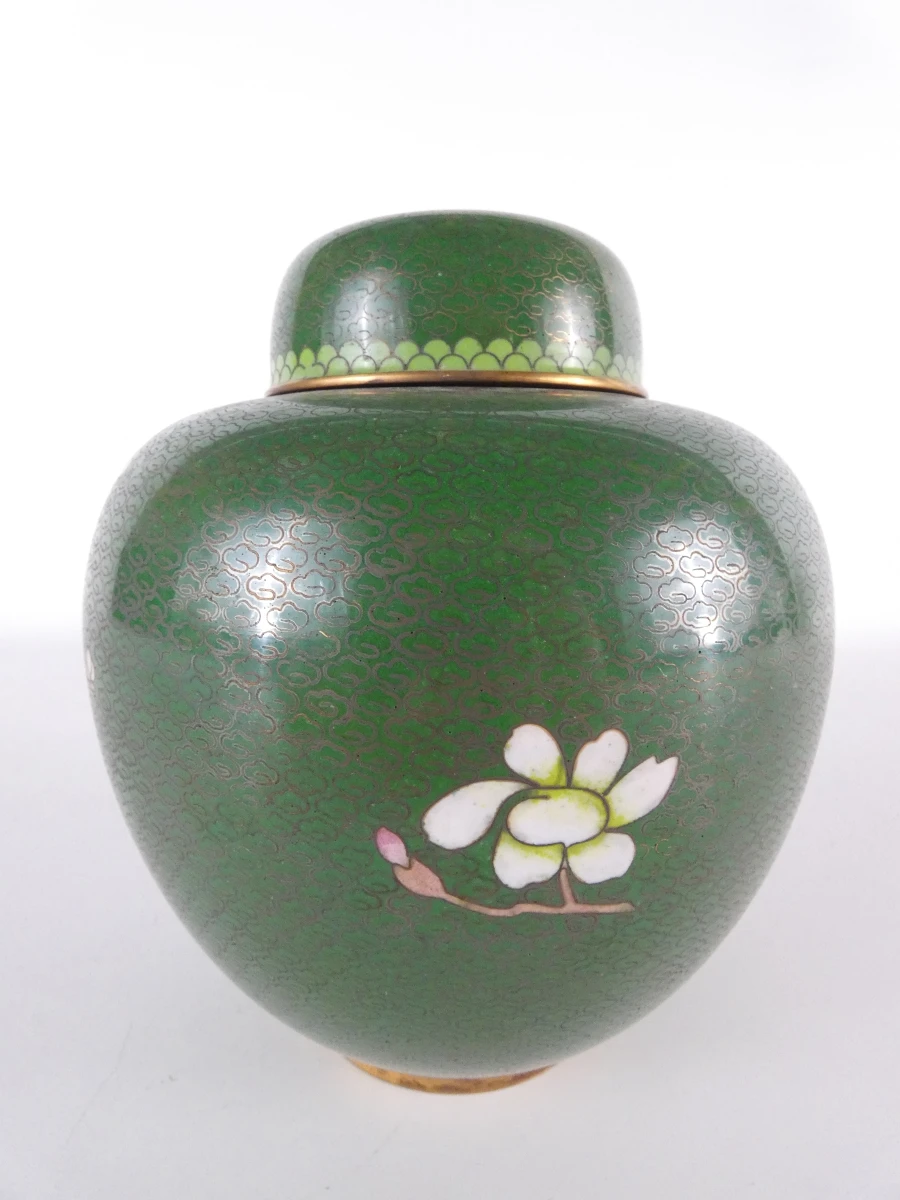 Groene cloisonné dekselpot met bloem- en vogelmotief
