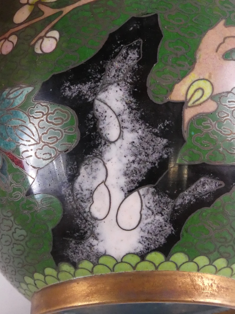 Groene cloisonné dekselpot met bloem- en vogelmotief