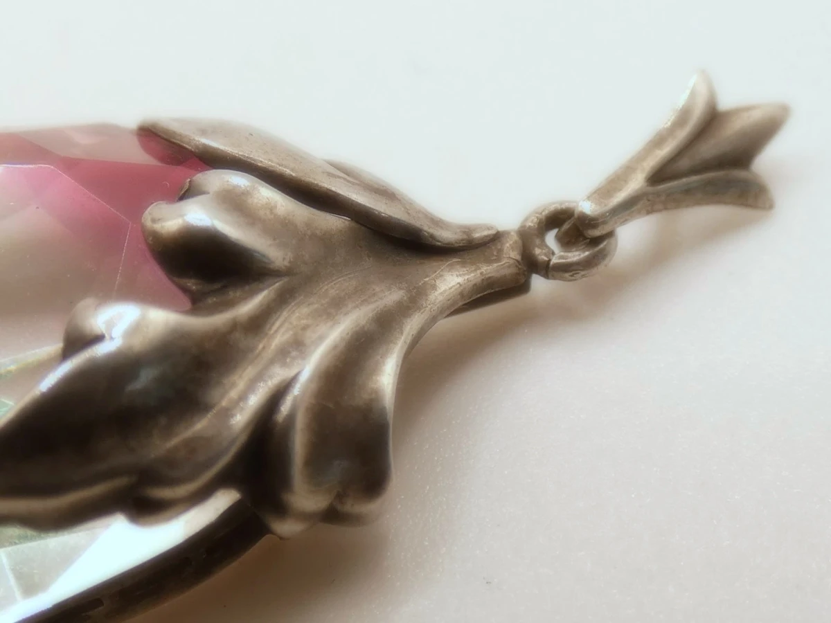 Zilveren hanger met kleurrijke facetsteen