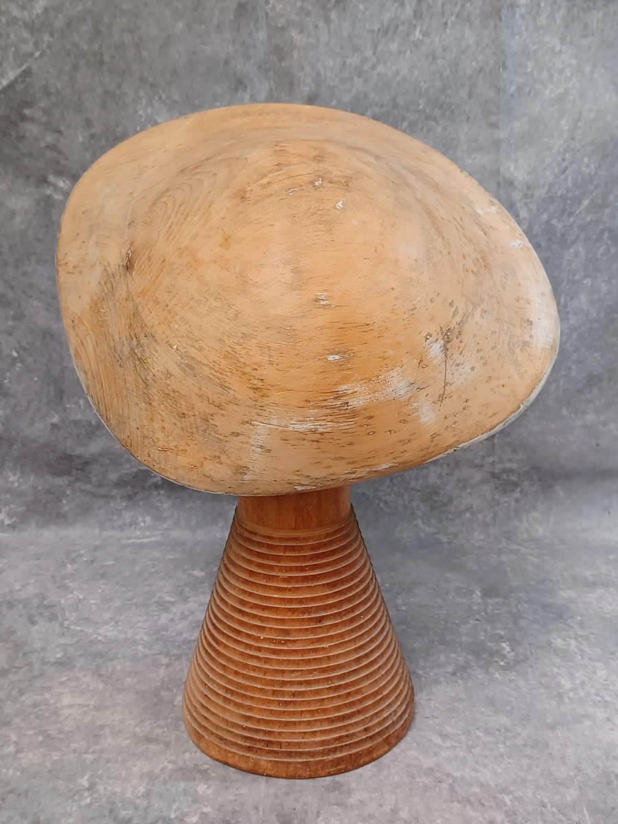 Authentieke houten hoedenmal op voet - Vintage modiste blok