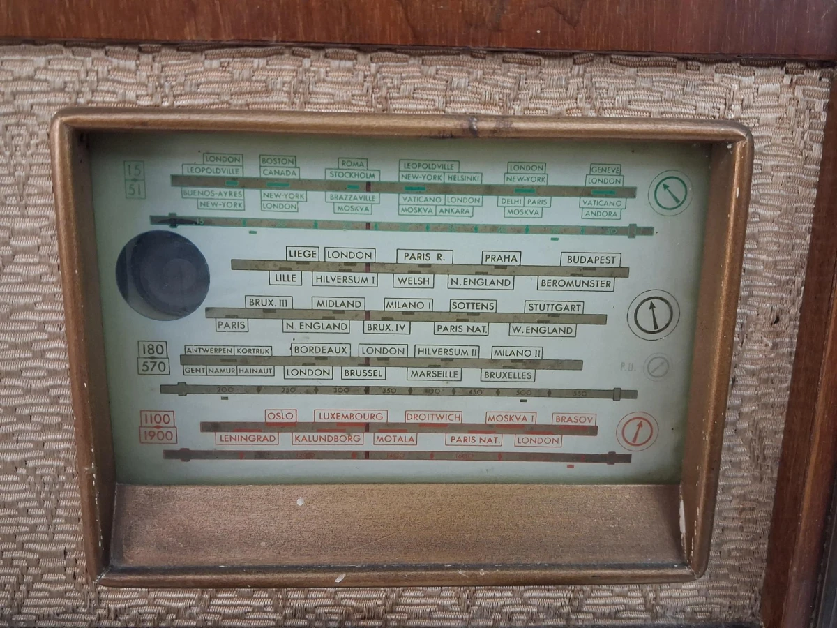 Vintage SBR buizenradio