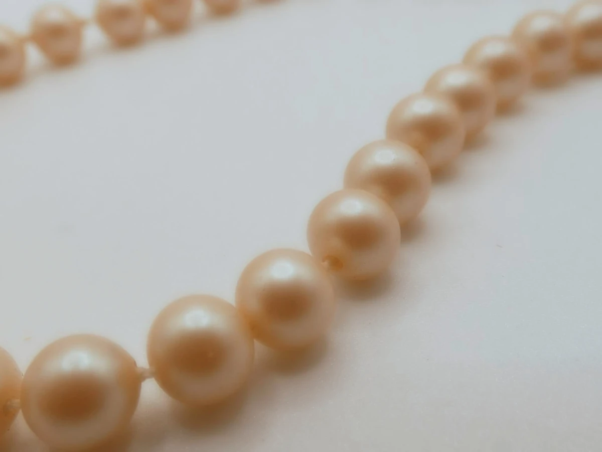 Parelketting met bewerkte sluiting