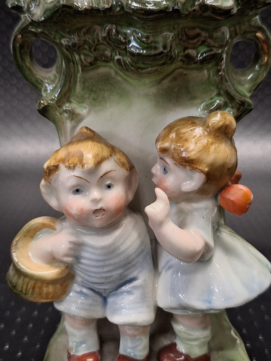 Antieke Duitse Fairing Spill vase "Un Secret" – Victoriaans Biscuitporselein - ca. 1880-1900