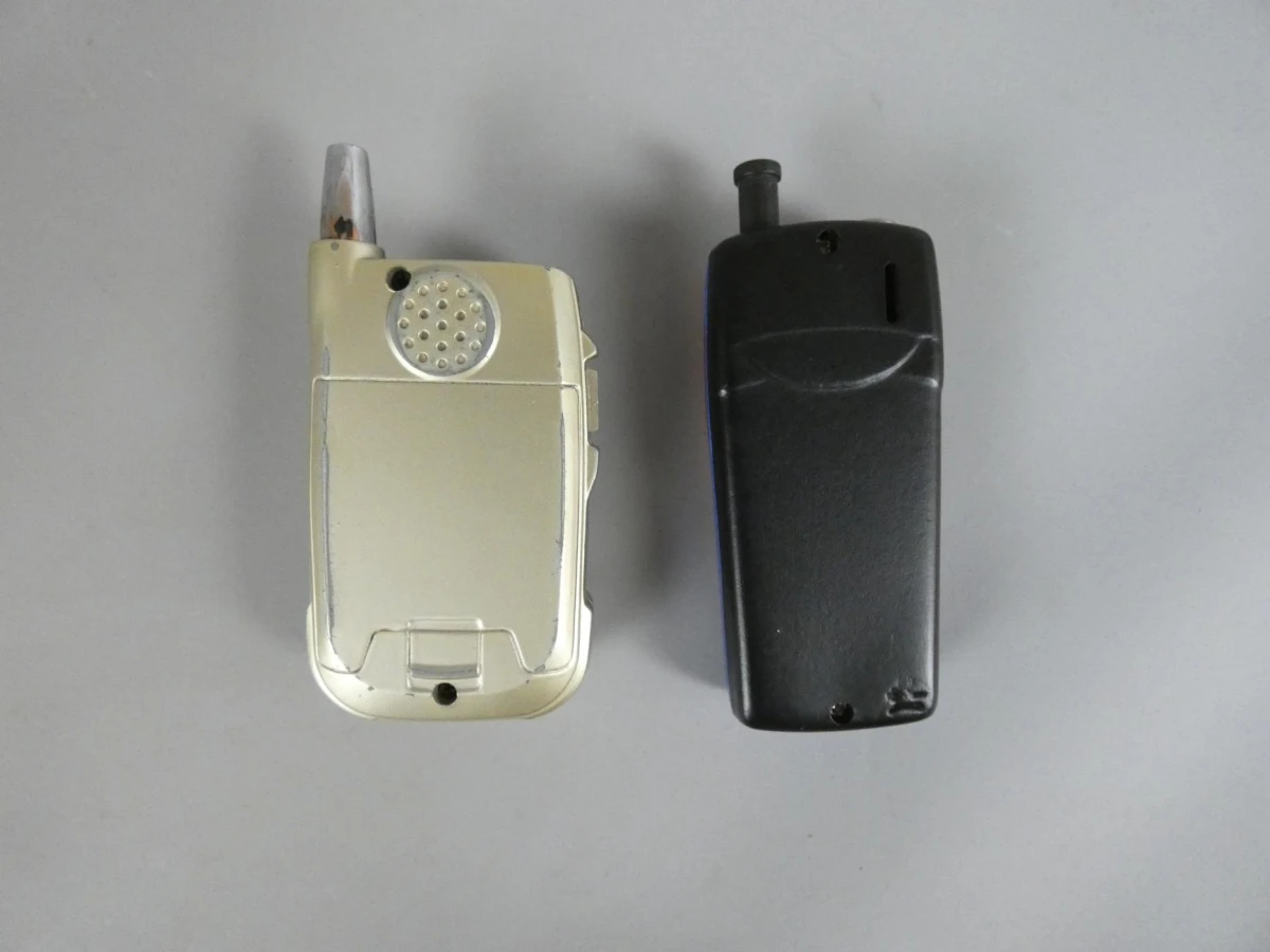 2 Aanstekers in telefoonvorm