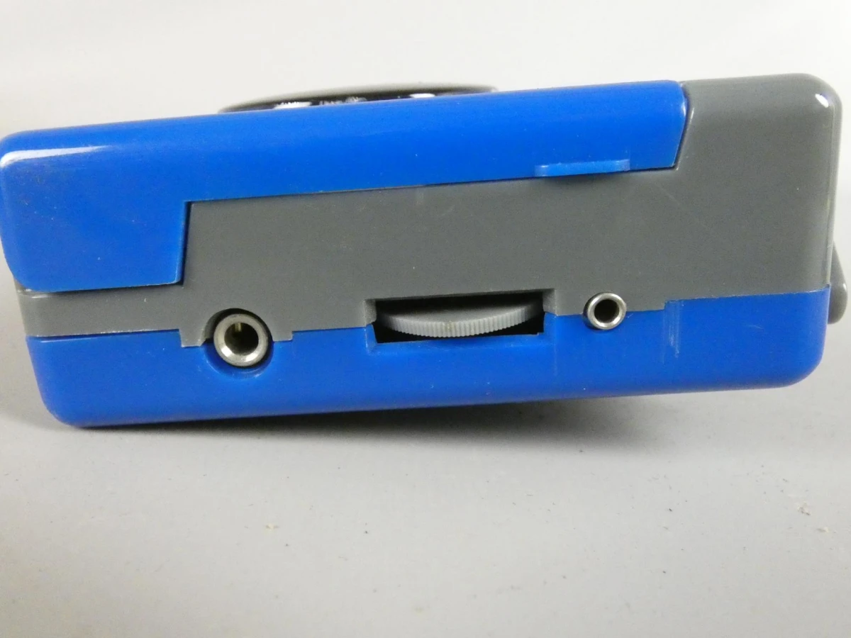 International Stereo Cassette Player (Model: AK-18)