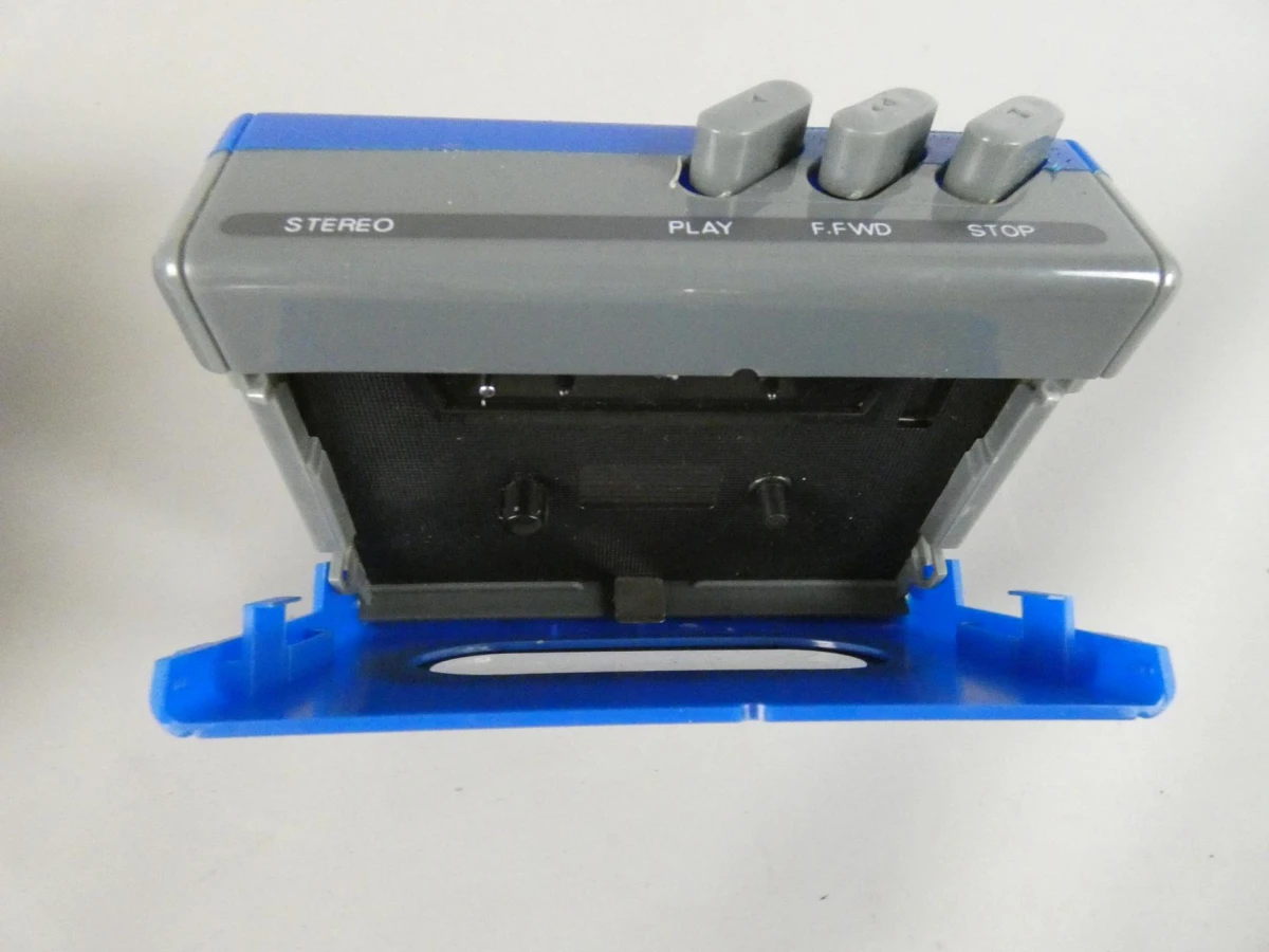 International Stereo Cassette Player (Model: AK-18)