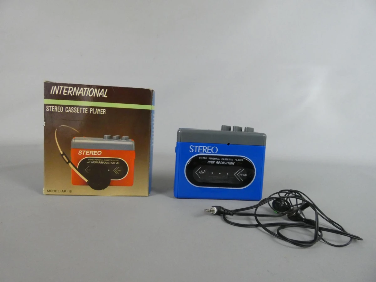 International Stereo Cassette Player (Model: AK-18)