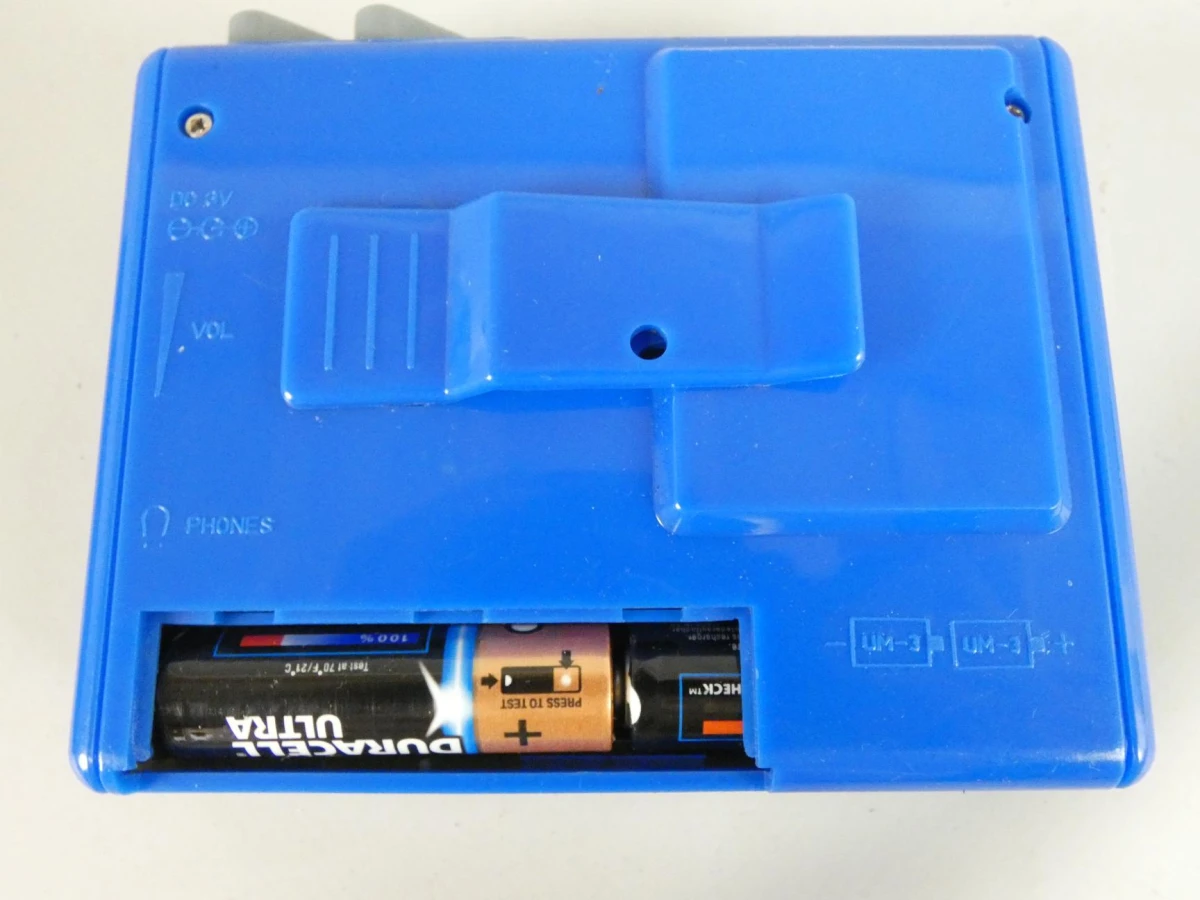 International Stereo Cassette Player (Model: AK-18)