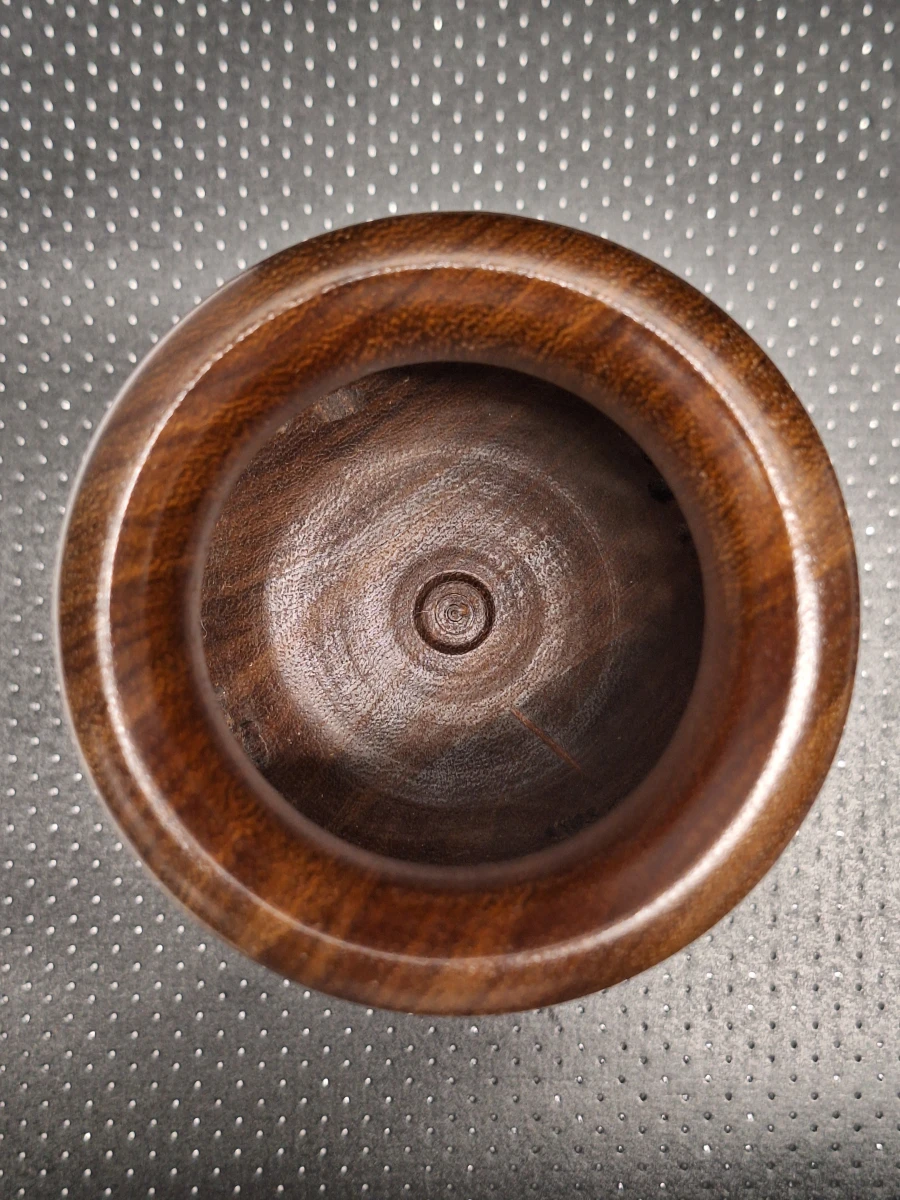 Handgemaakte houten siervaas met opengewerkt snijwerk - Gesigneerd G. V. Eenoo (2007)