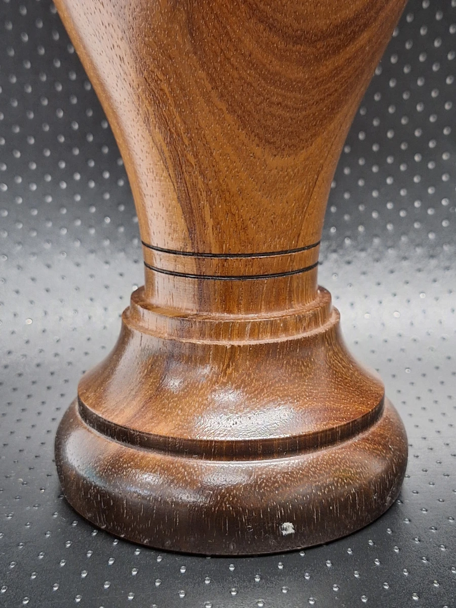 Handgemaakte houten siervaas met opengewerkt snijwerk - Gesigneerd G. V. Eenoo (2007)