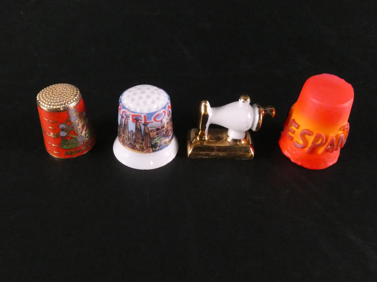 Collectie van ruim 100 vingerhoedjes