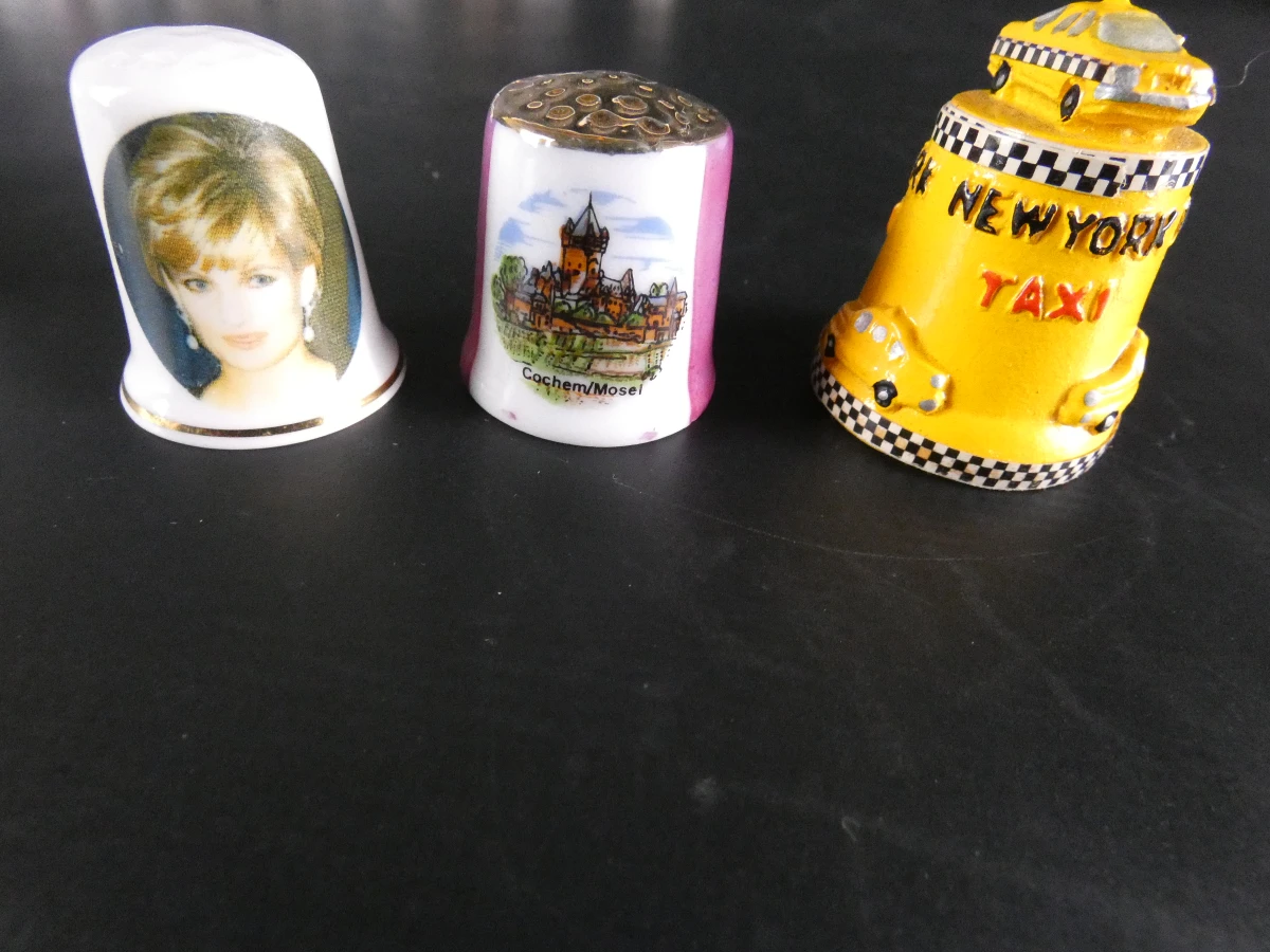 Collectie van ruim 100 vingerhoedjes