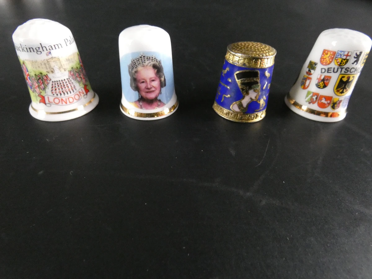 Collectie van ruim 100 vingerhoedjes