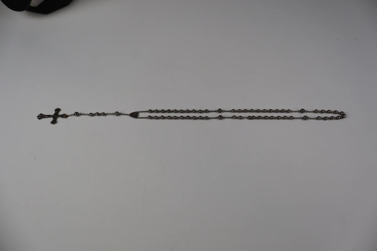 Antieke Rozenkrans met Kruishanger in 800 Zilver