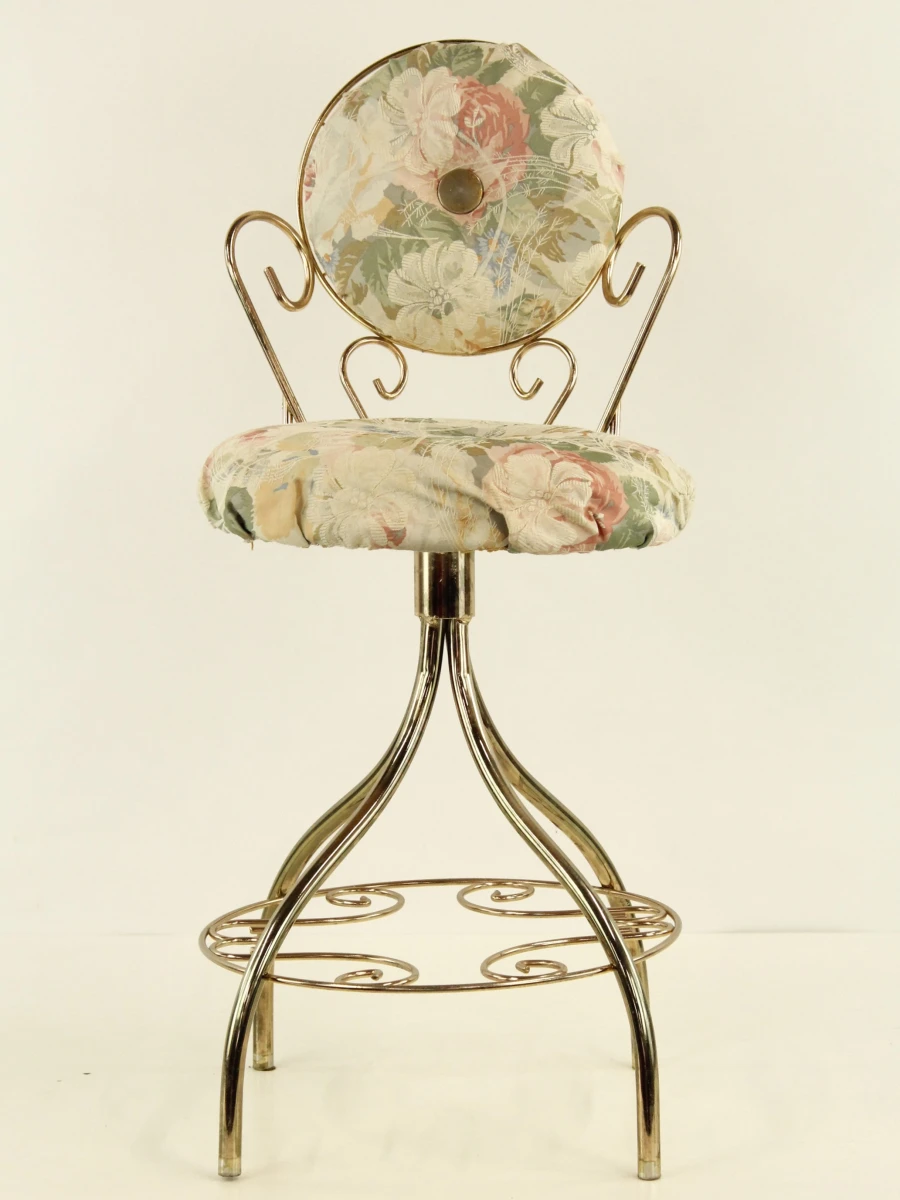 Vintage gestoffeerde slaapkamerstoel met bloemenmotief in Franse bistrostijl