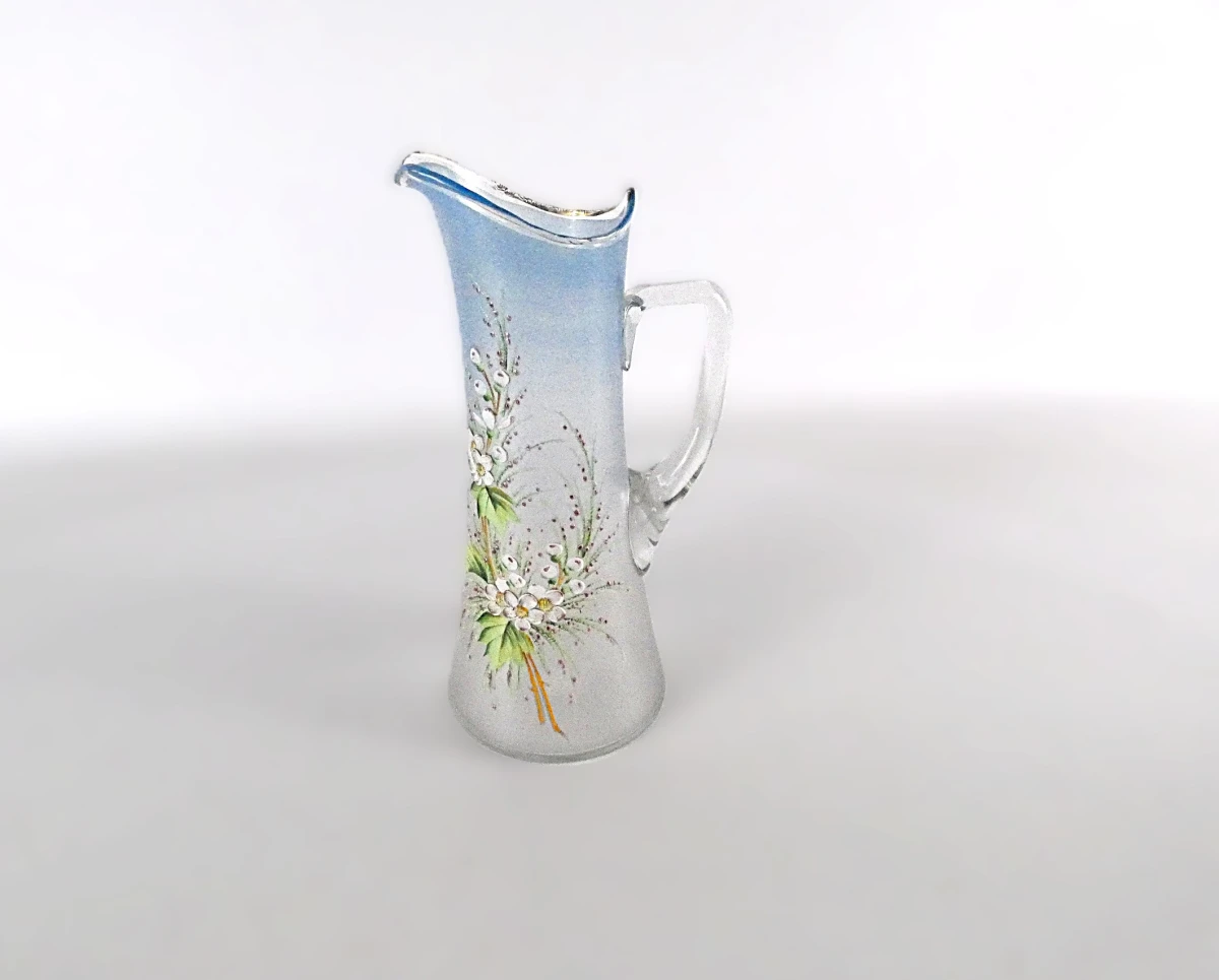 Decoratieve glazen karaf met bloemmotief