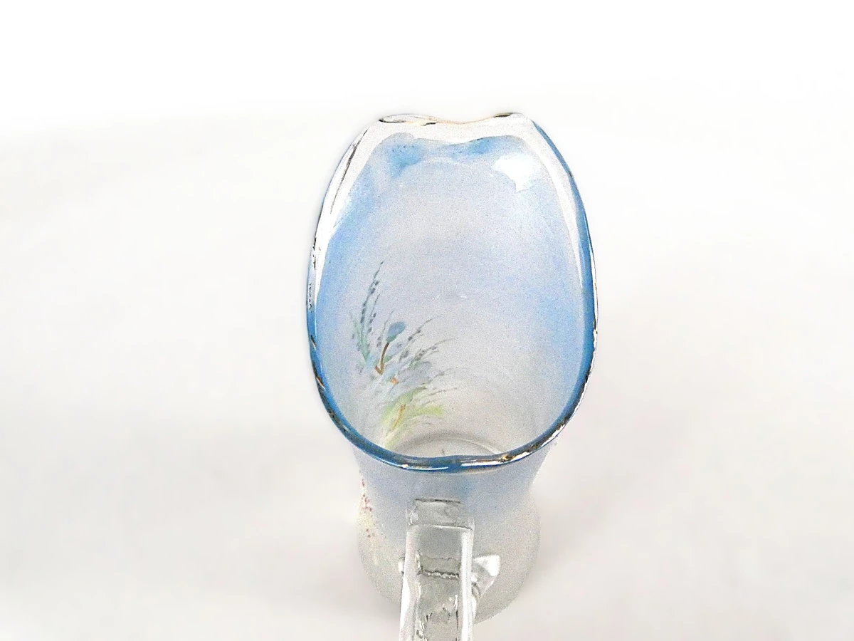 Decoratieve glazen karaf met bloemmotief
