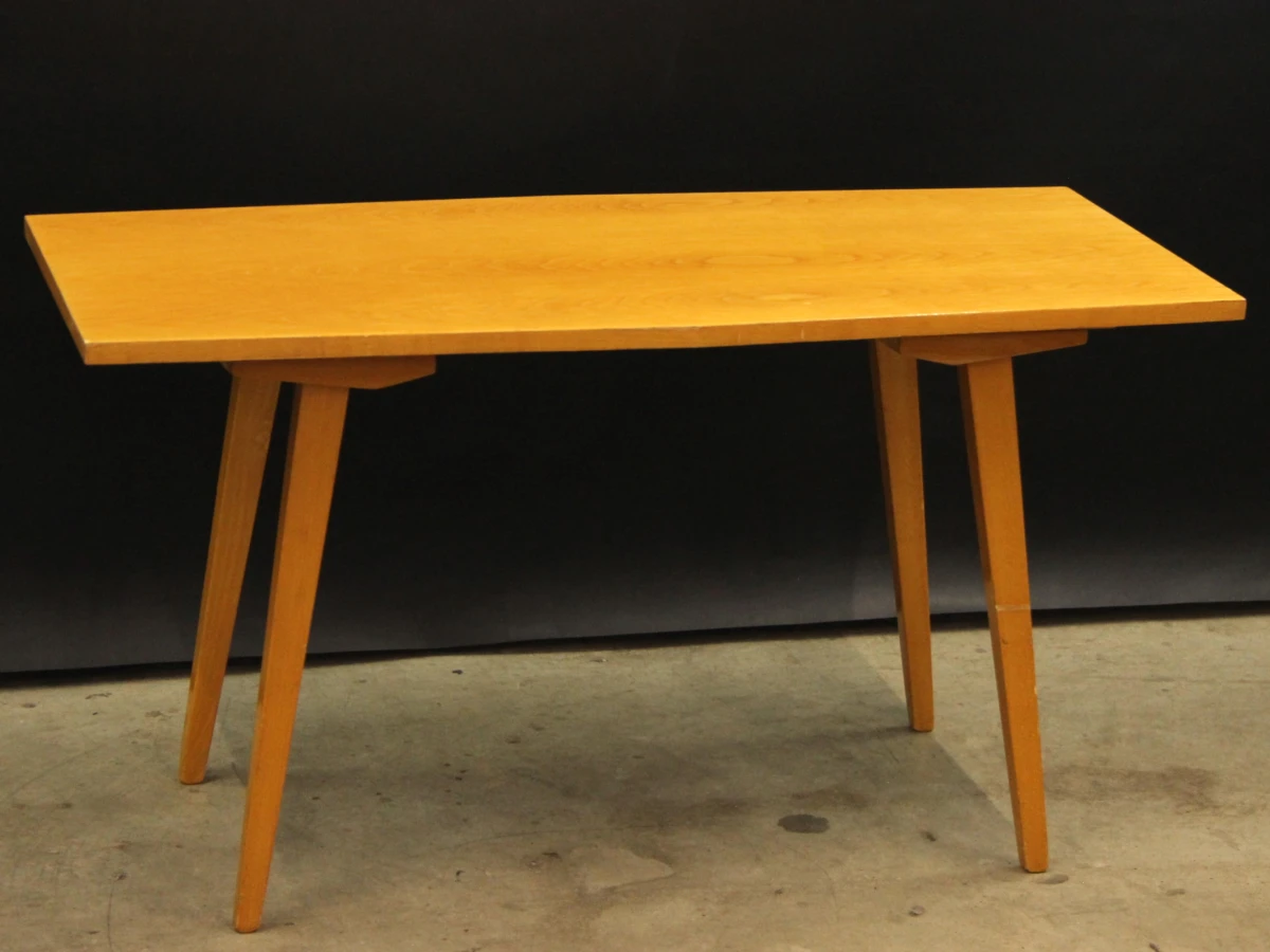 Houten vintage salontafel met taps toelopende poten - jaren 50/60 stijl