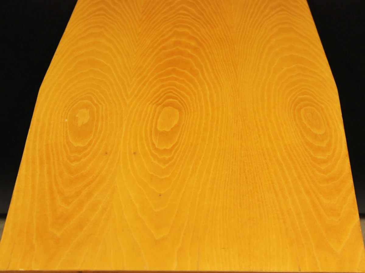 Houten vintage salontafel met taps toelopende poten - jaren 50/60 stijl