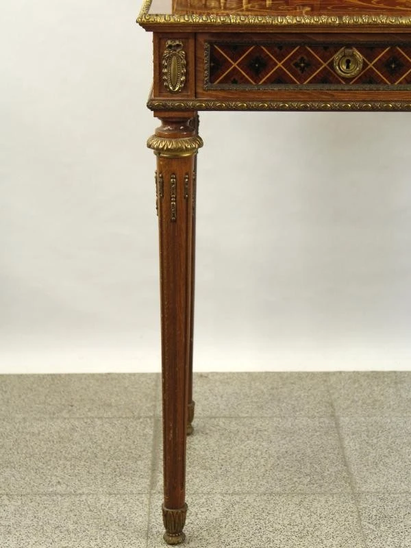 Franse Louis XVI stijl bonheur-du-jour / schrijfbureau met marqueterie en vergulde bronzen details