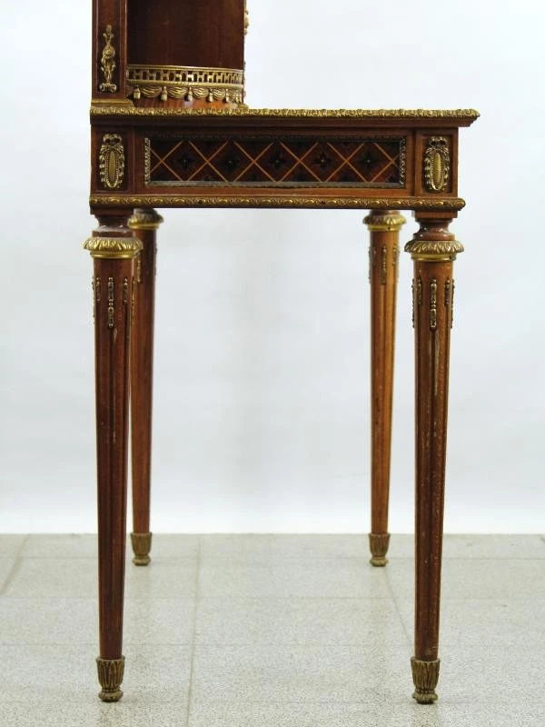 Franse Louis XVI stijl bonheur-du-jour / schrijfbureau met marqueterie en vergulde bronzen details