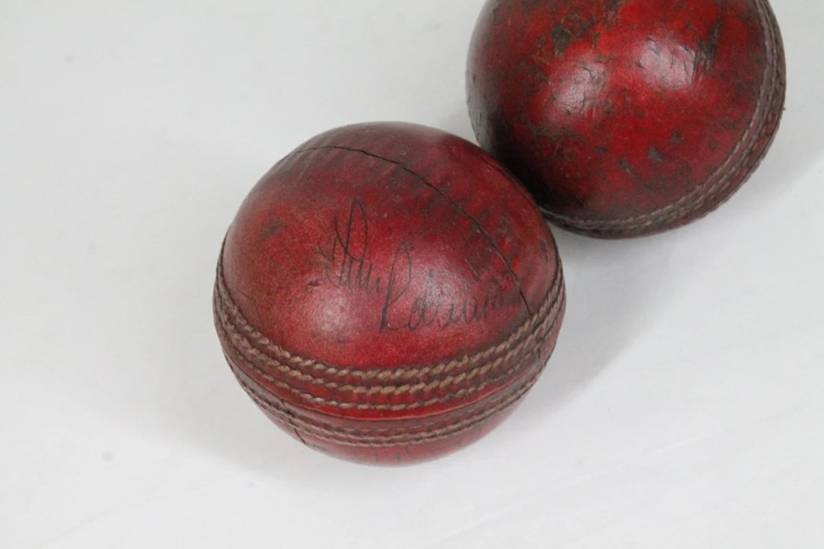 4 Gesigneerde cricketballen