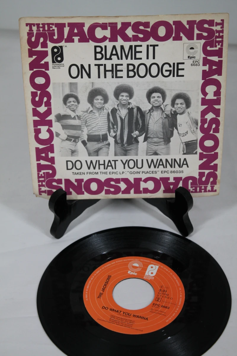 Single: The Jacksons - Blame It On The Boogie