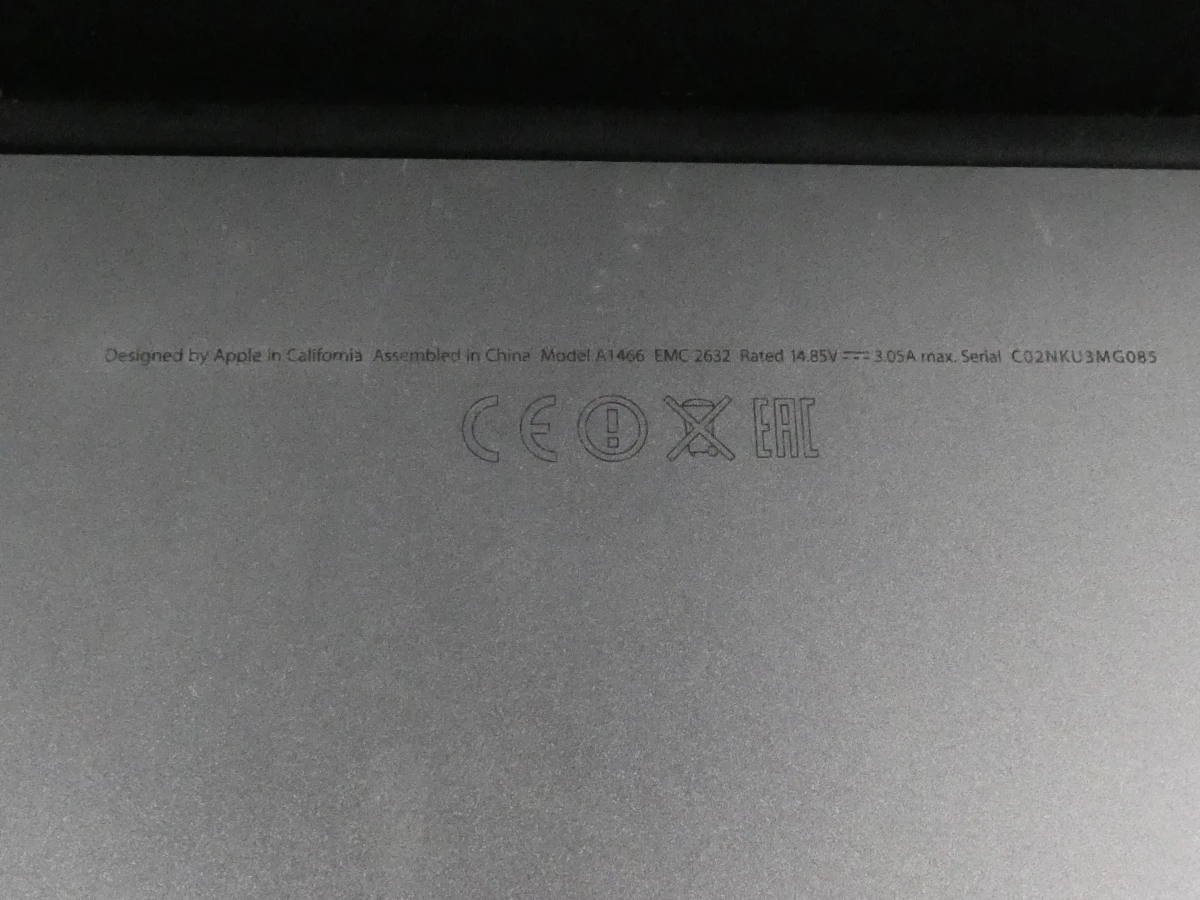 MacBook Air met lader en beschermhoes