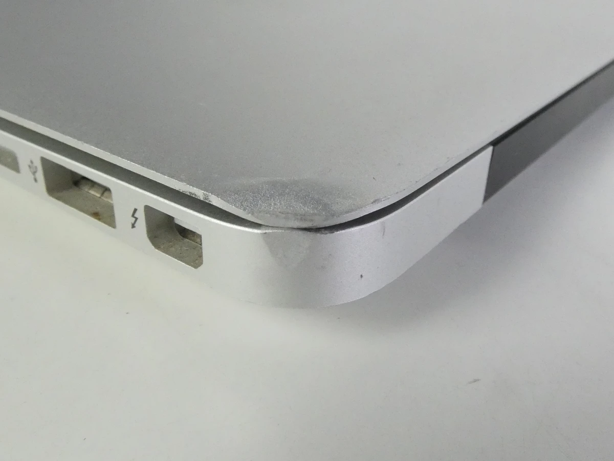 MacBook Air met lader en beschermhoes