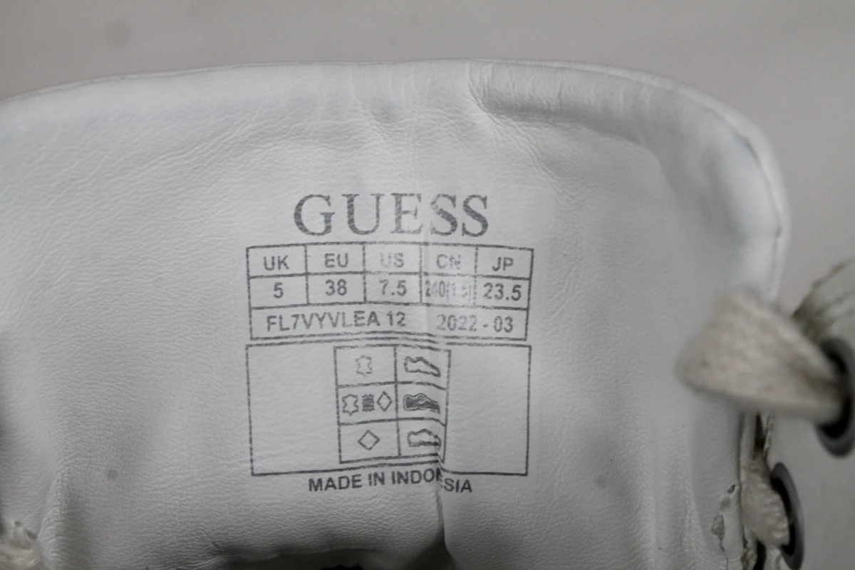 Guess Vyves hoge damessneakers - Maat 38