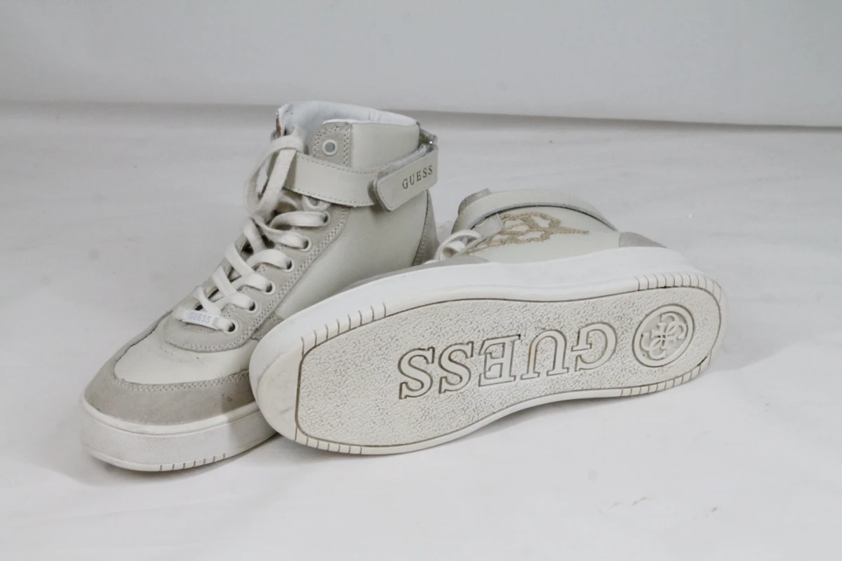 Guess Vyves hoge damessneakers - Maat 38