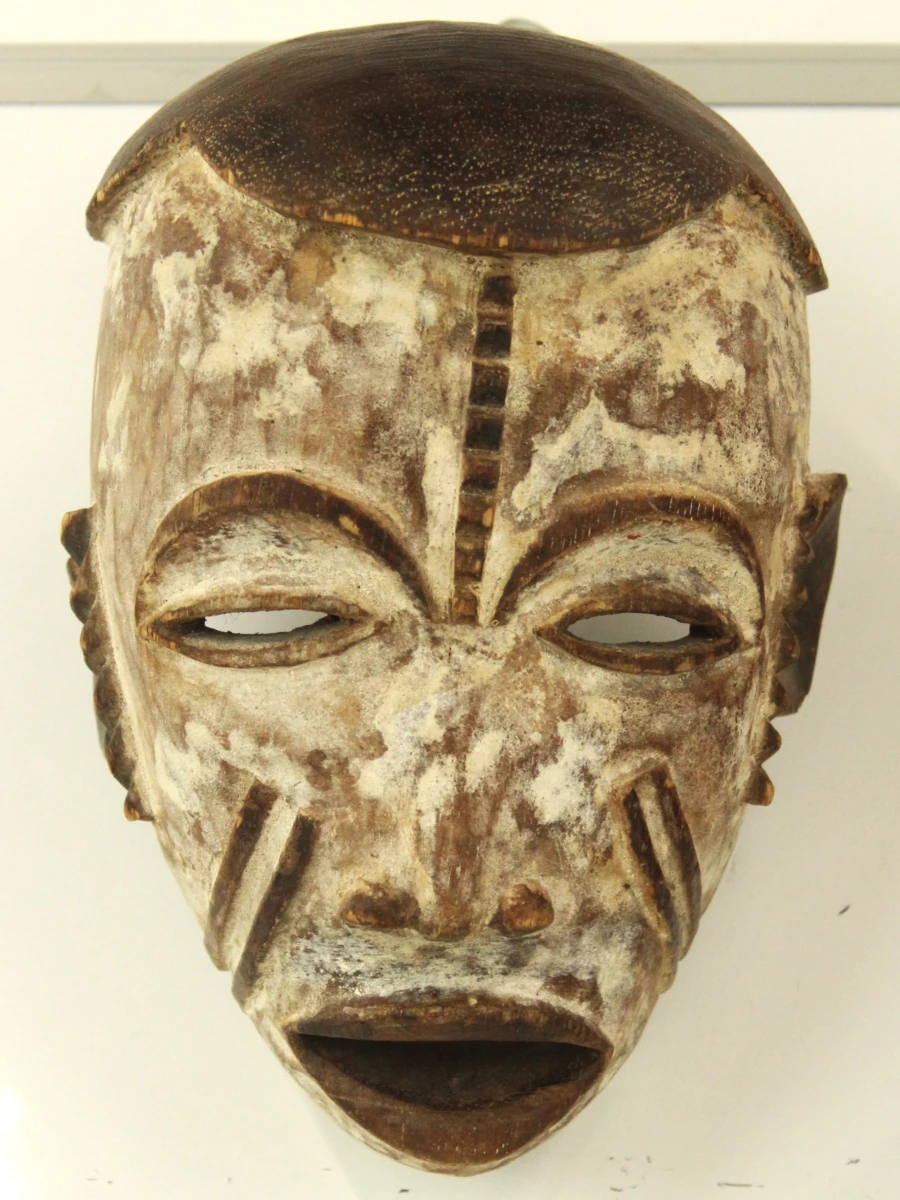 Set van 4 handgesneden Afrikaanse houten maskers – diverse tribale stijlen
