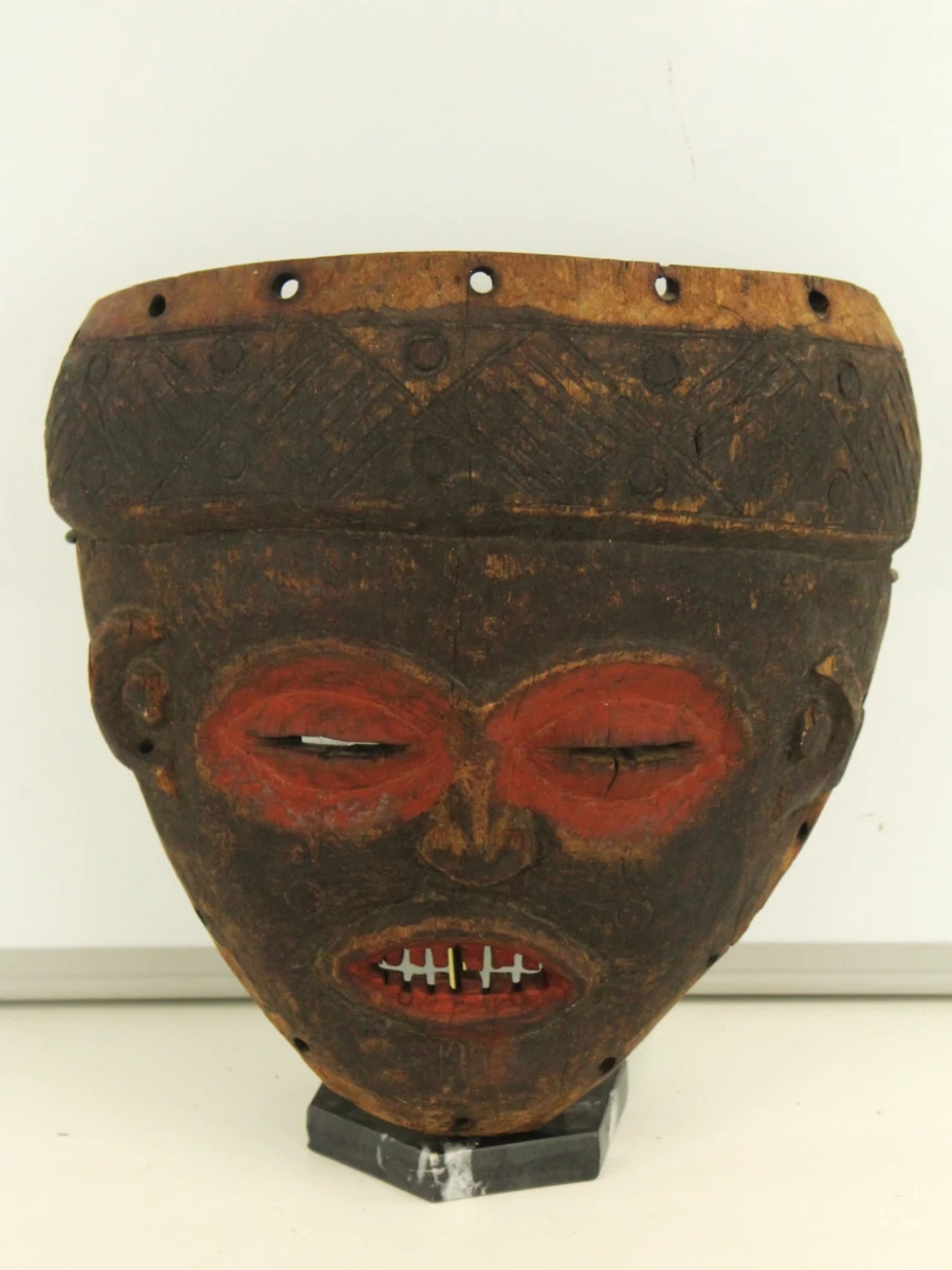 Set van 4 handgesneden Afrikaanse houten maskers – diverse tribale stijlen