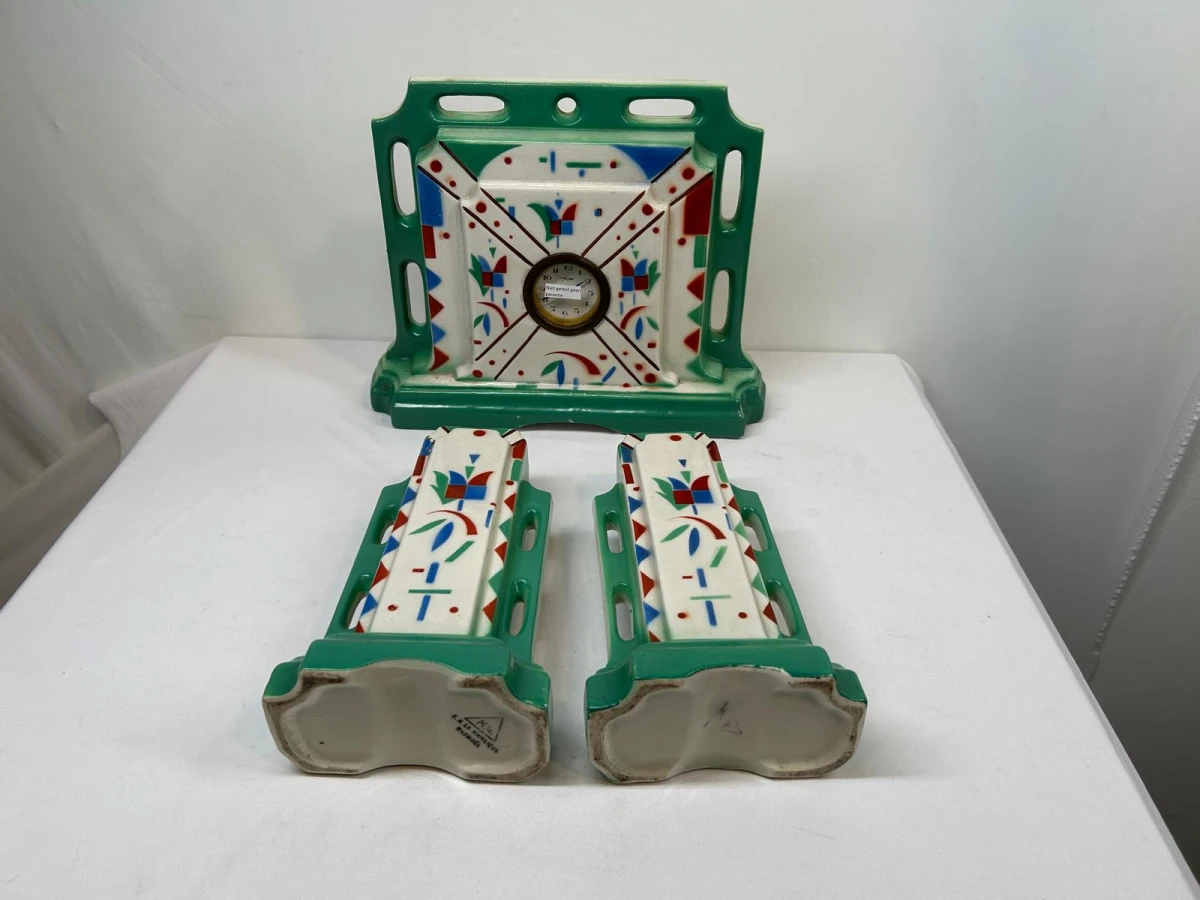Art Deco keramische klok met twee vazen garnituur