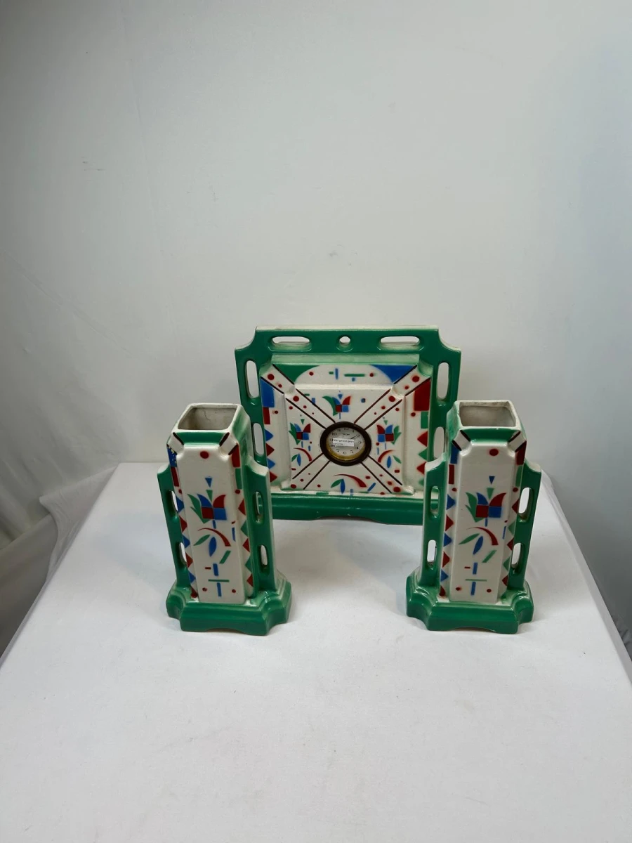 Art Deco keramische klok met twee vazen garnituur