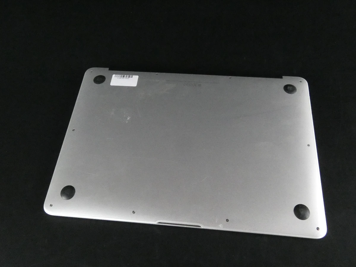 MacBook Air laptop met oplader, gebruikt