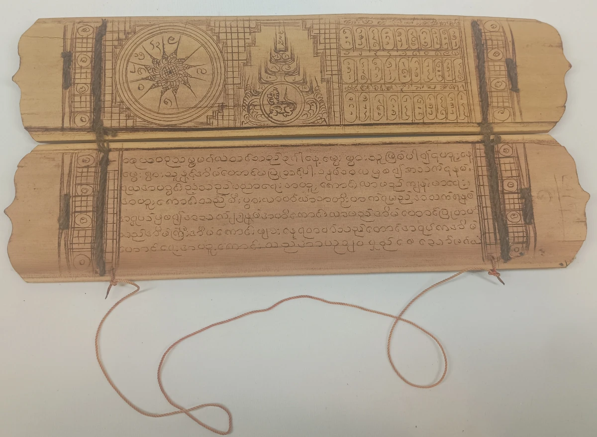 Birmees palmblad manuscript met Theravada Boeddhistische voorstellingen